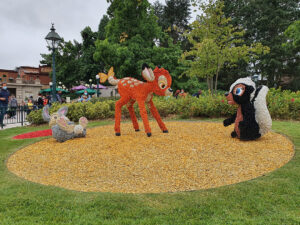 Het park is zomers aangekleed met Bambi