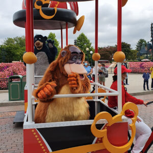 disneyland-paris-characters-cavelcade-king-louie