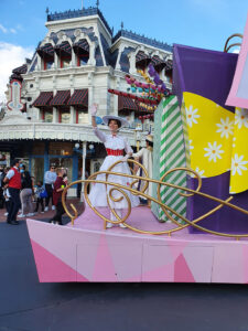 magic-kingdom-2022-parade-cavelcade-mary-poppins