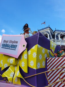 magic-kingdom-2022-parade-cavelcade-moana
