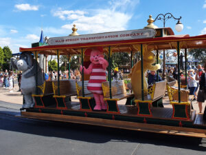 magic-kingdom-2022-parade-pooh