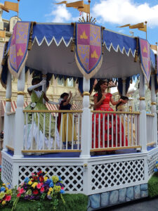 magic-kingdom-2022-parade-princessen-2