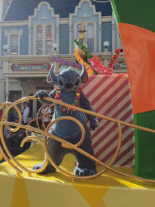 magic-kingdom-2022-parade-stitch