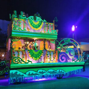 universal-orlando-mardi-gras-float-boat-4