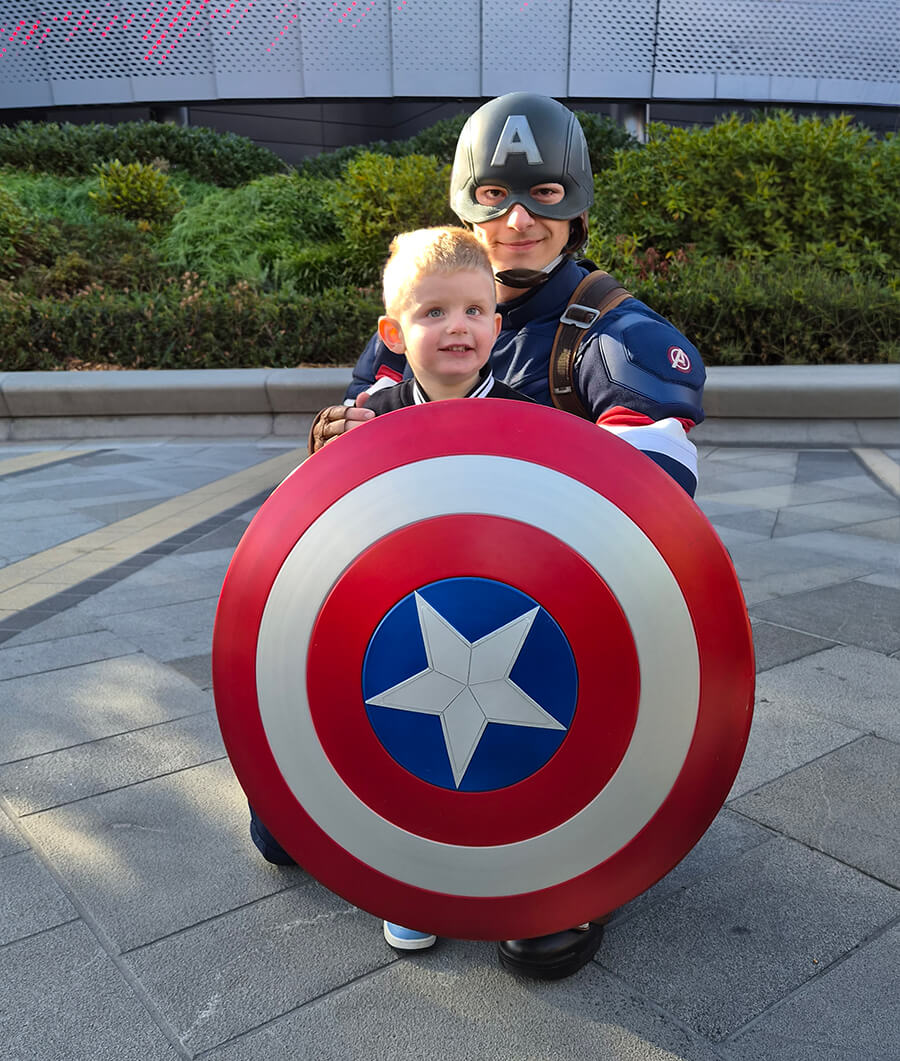 captain-amerika-character-meet-disneyland-parijs