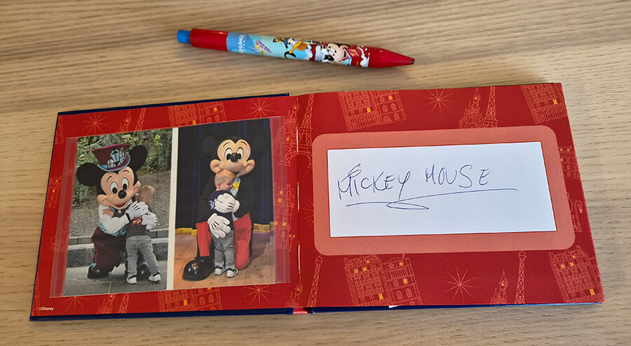 handtekeningboek-disneyland-parijs